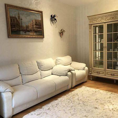 Дворівневі Апартаменти Antique テルノーピリ エクステリア 写真