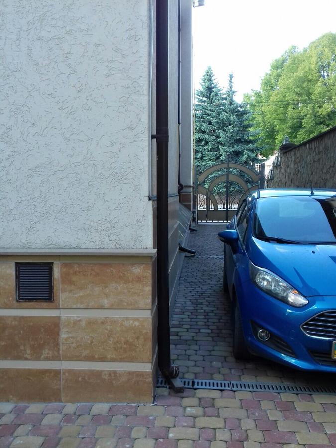 Дворівневі Апартаменти Antique テルノーピリ エクステリア 写真