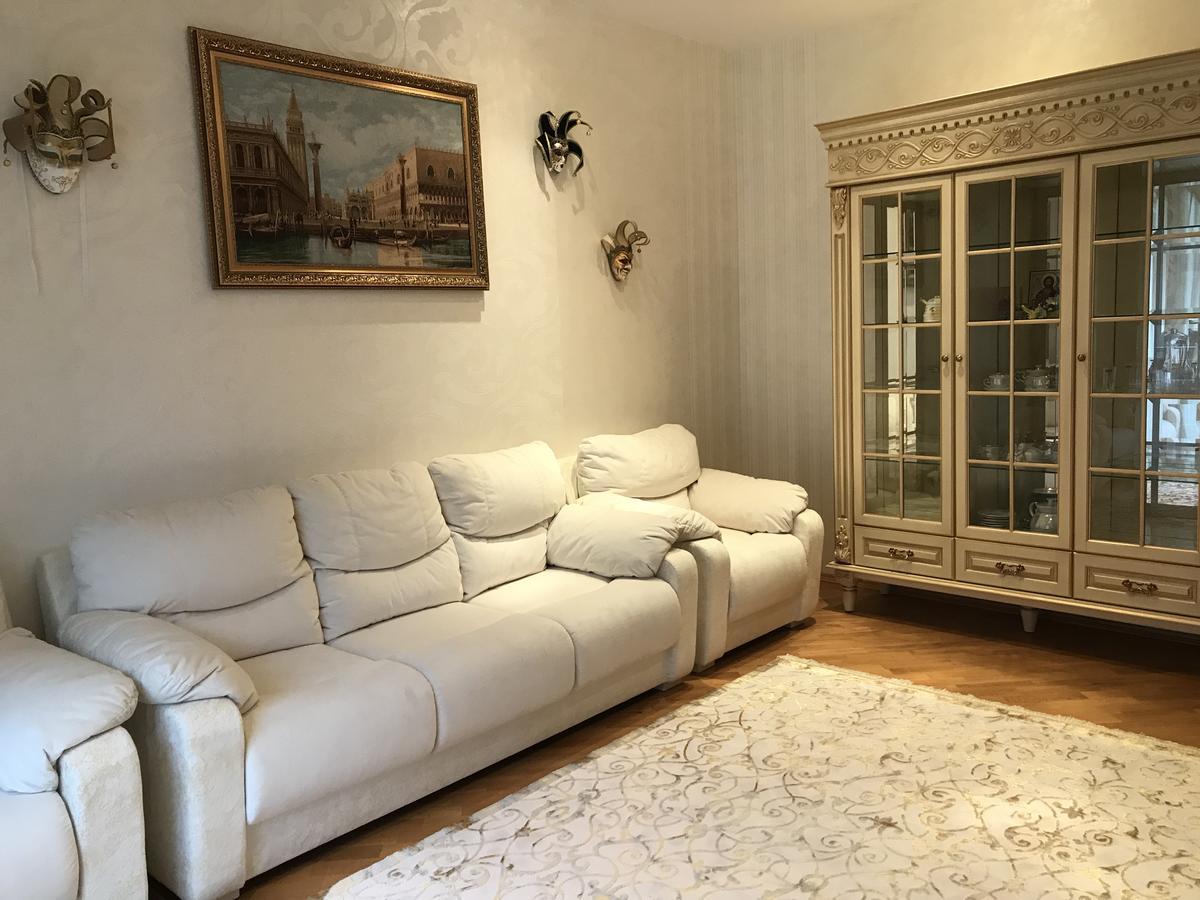 Дворівневі Апартаменти Antique テルノーピリ エクステリア 写真