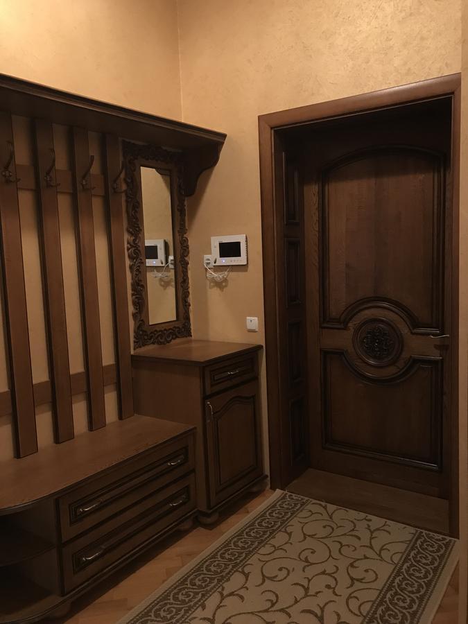 Дворівневі Апартаменти Antique テルノーピリ エクステリア 写真