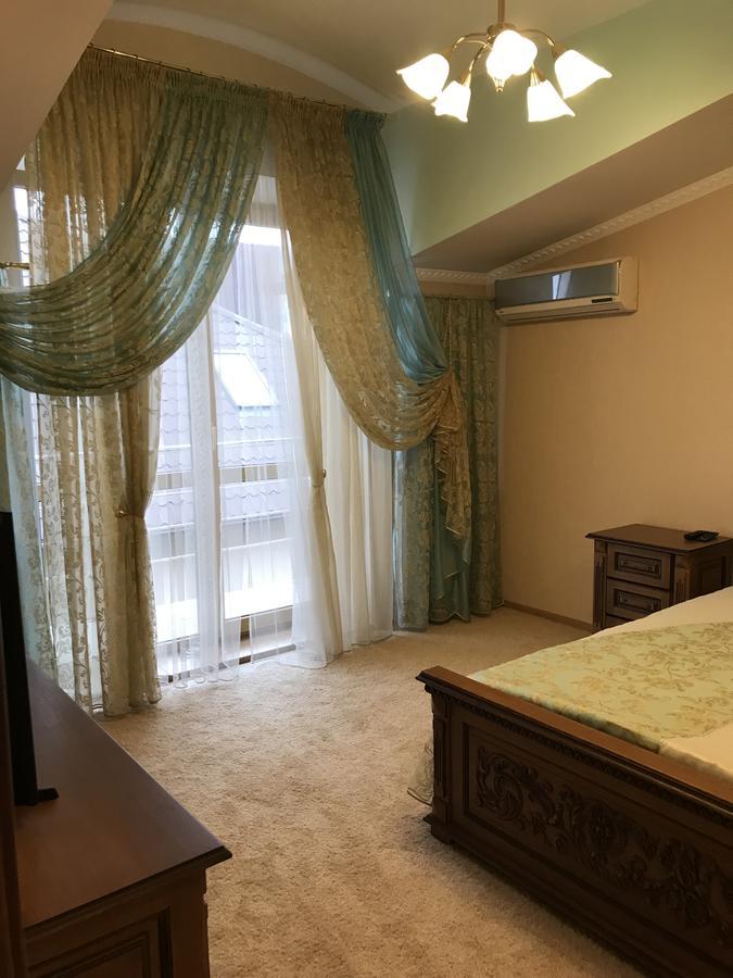 Дворівневі Апартаменти Antique テルノーピリ エクステリア 写真