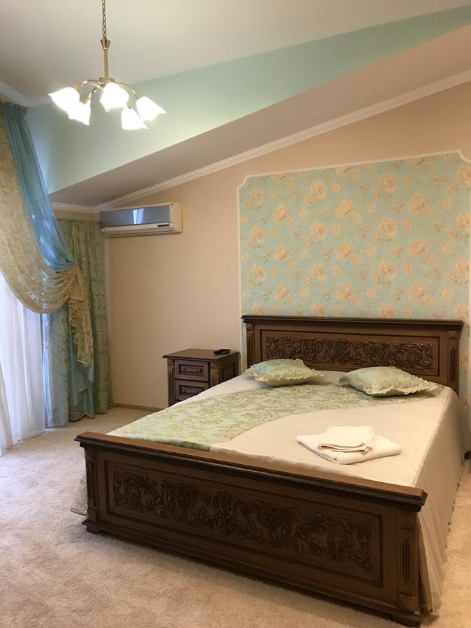 Дворівневі Апартаменти Antique テルノーピリ エクステリア 写真