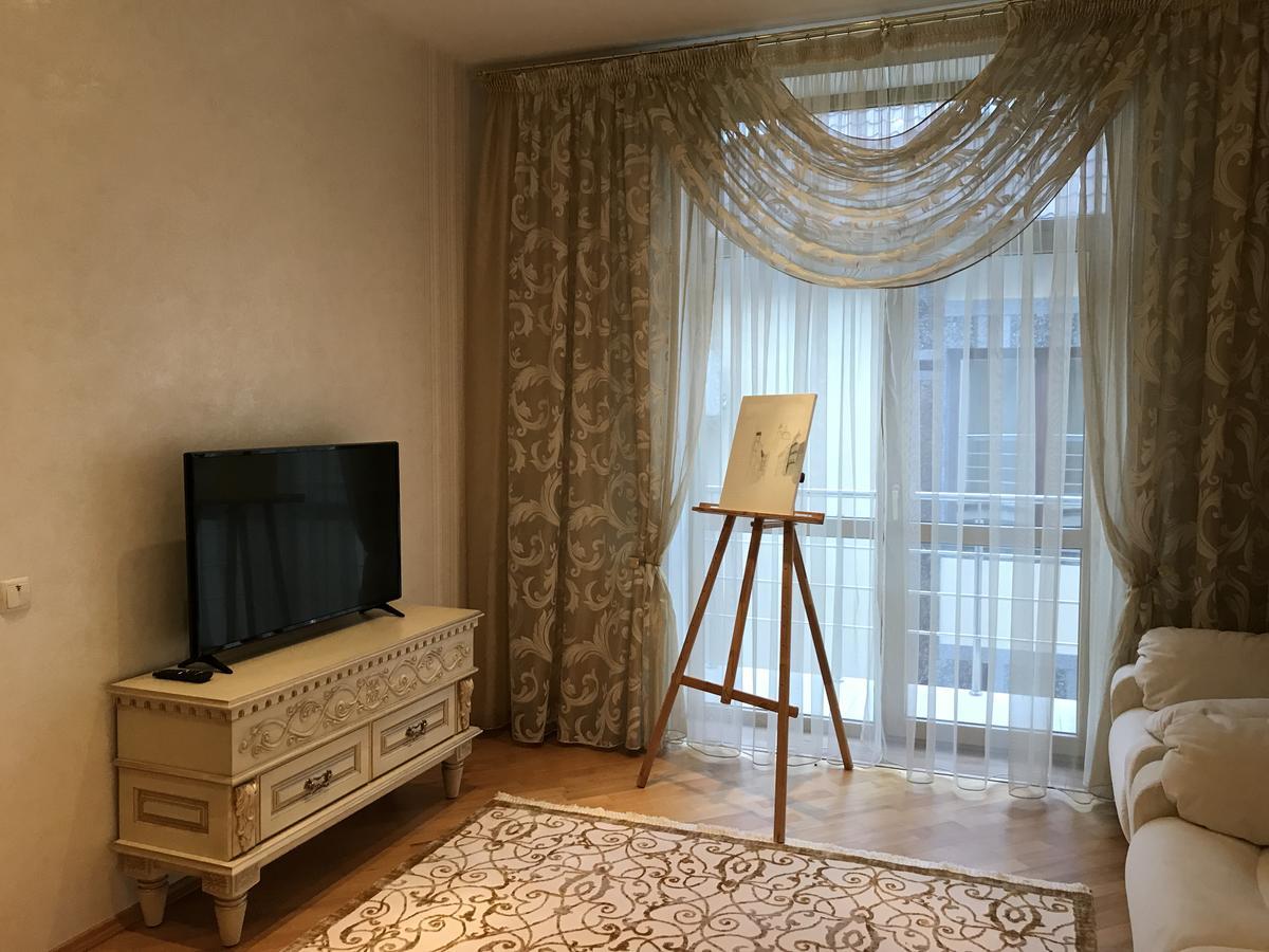 Дворівневі Апартаменти Antique テルノーピリ エクステリア 写真
